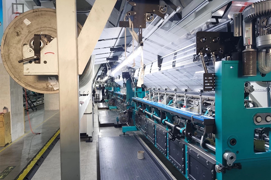 Caixa de m&aacute;quina com barra de agulha dupla